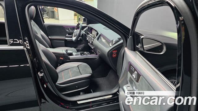 Mercedes-Benz GLA-Class 2023 — Photo 10/20
