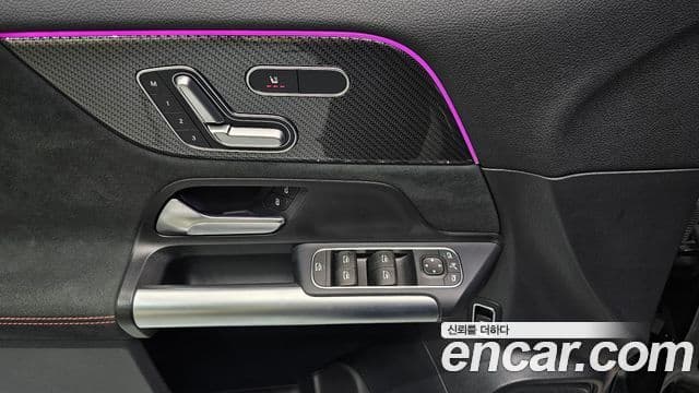 Mercedes-Benz GLA-Class 2023 — Photo 2/20
