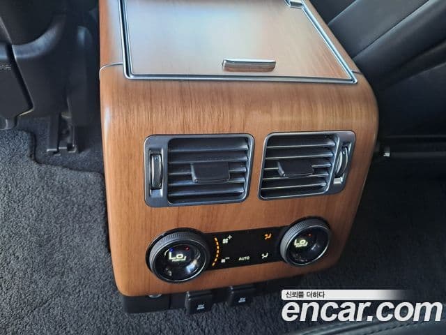 Land Rover Range Rover 2019 — Photo 18/20