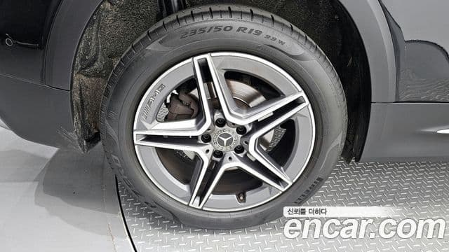 Mercedes-Benz GLB-Class 2020 — фото 5 из 20