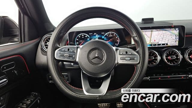 Mercedes-Benz GLB-Class 2020 — ფოტო 13/20