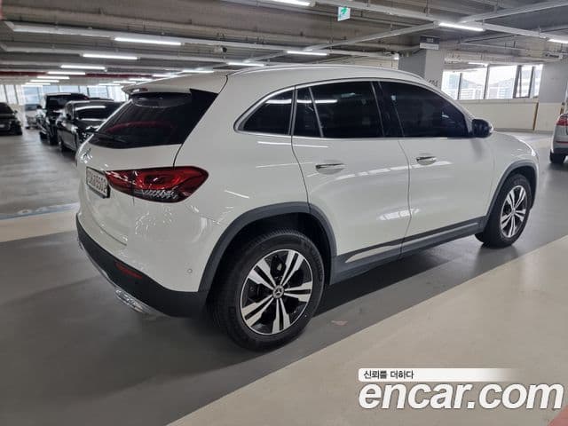 Mercedes-Benz GLA-Class 2021 — ფოტო 4/18