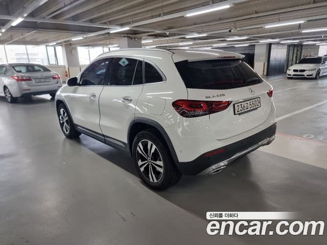 Mercedes-Benz GLA-Class 2021 — ფოტო 6/18