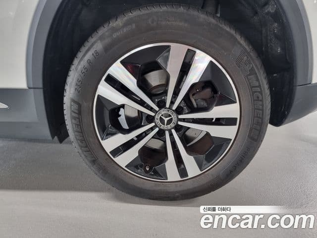 Mercedes-Benz GLA-Class 2021 — ფოტო 8/18