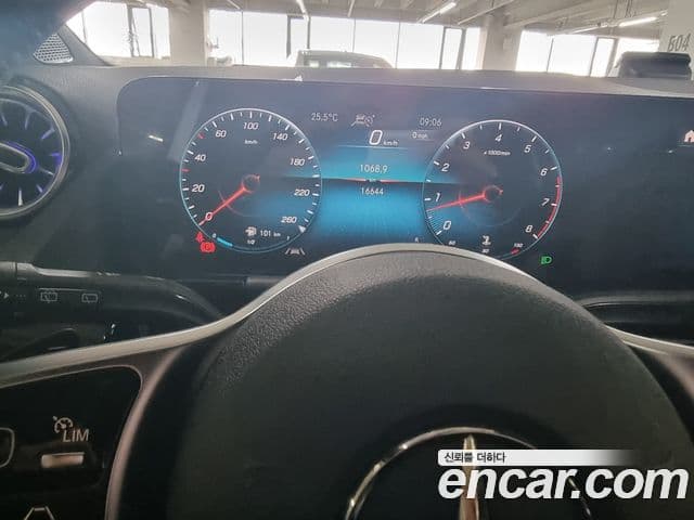 Mercedes-Benz GLA-Class 2021 — ფოტო 15/18