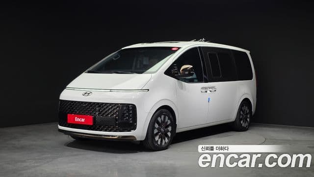 Hyundai Staria 2023 — Фото 1/20