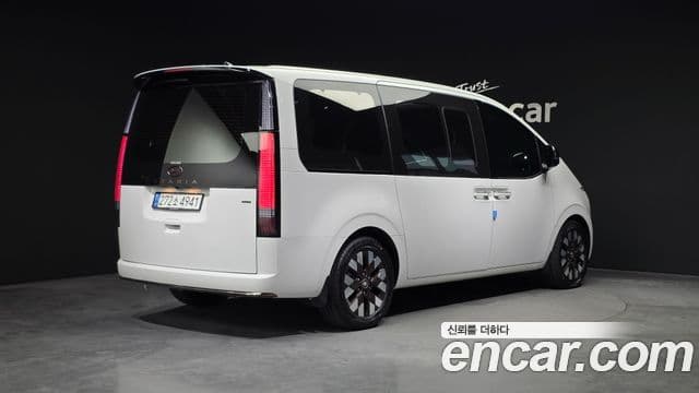 Hyundai Staria 2023 — Фото 2/20