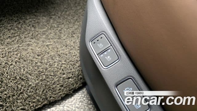 Hyundai Staria 2023 — Фото 18/20