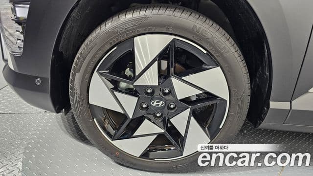 Hyundai Kona 2023 — ფოტო 5/20