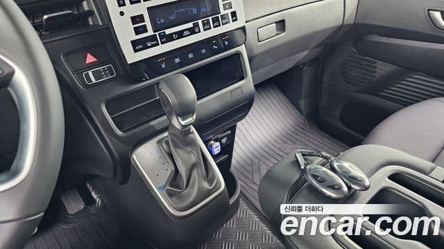 Hyundai Staria 2025 — Şəkil 9/20
