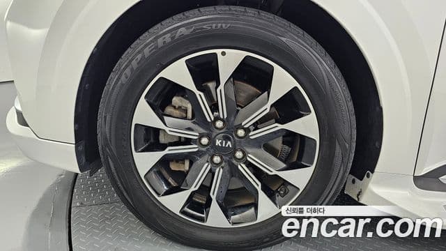 Kia Carnival 2021 — фото 5 из 20