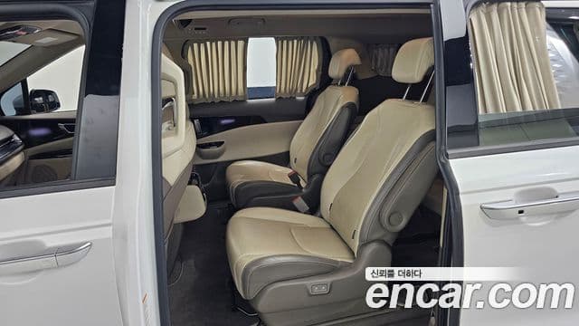 Kia Carnival 2021 — ფოტო 12/20