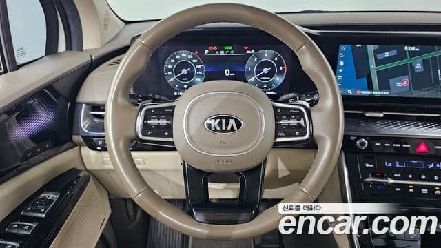 Kia Carnival 2021 — ფოტო 13/20