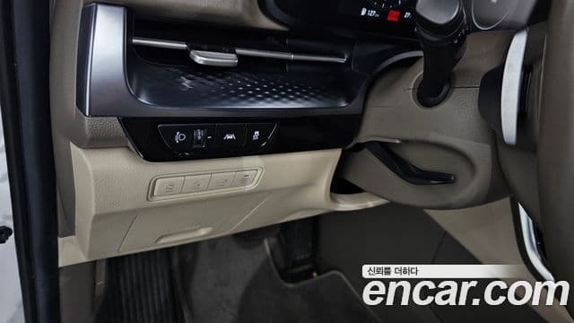 Kia Carnival 2021 — ფოტო 16/20
