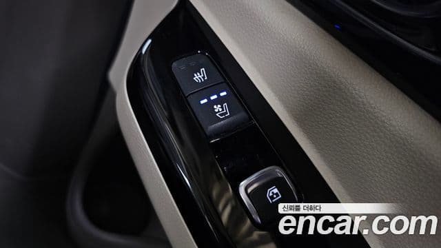 Kia Carnival 2021 — ფოტო 17/20