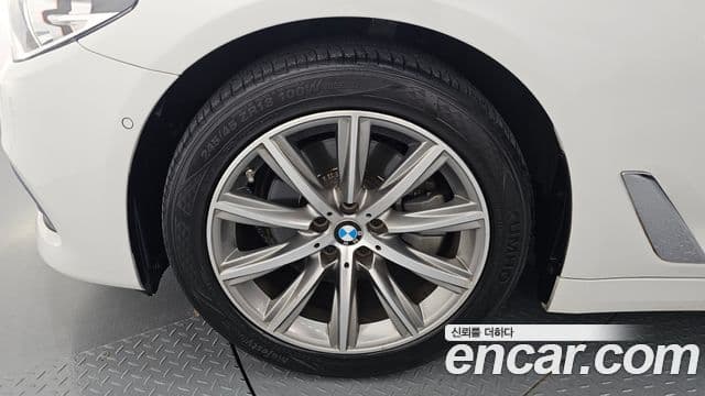BMW 5 Series 2018 — ფოტო 5/20