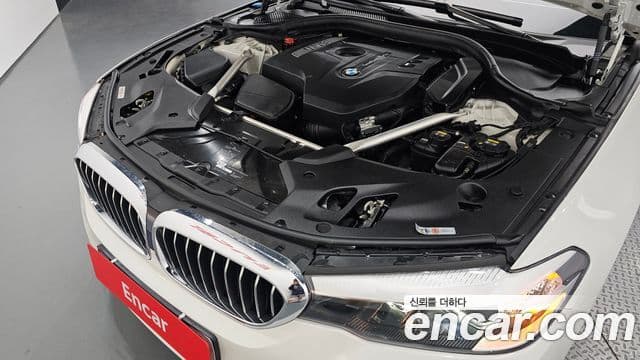 BMW 5 Series 2018 — ფოტო 6/20