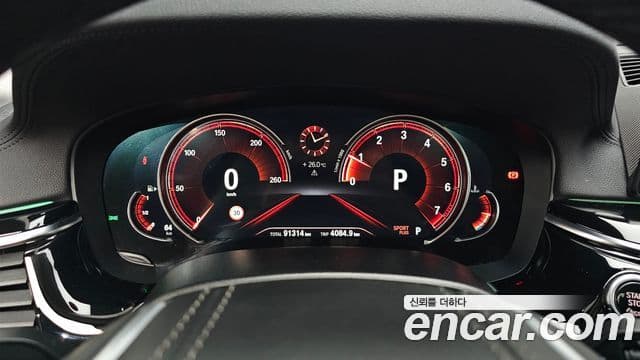 BMW 5 Series 2018 — ფოტო 8/20