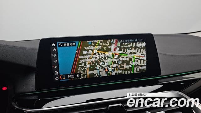 BMW 5 Series 2018 — ფოტო 15/20