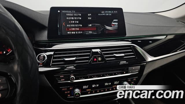 BMW 5 Series 2018 — ფოტო 17/20