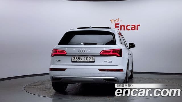 Audi Q5 2020 — Şəkil 14/20