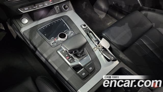 Audi Q5 2020 — Şəkil 10/20