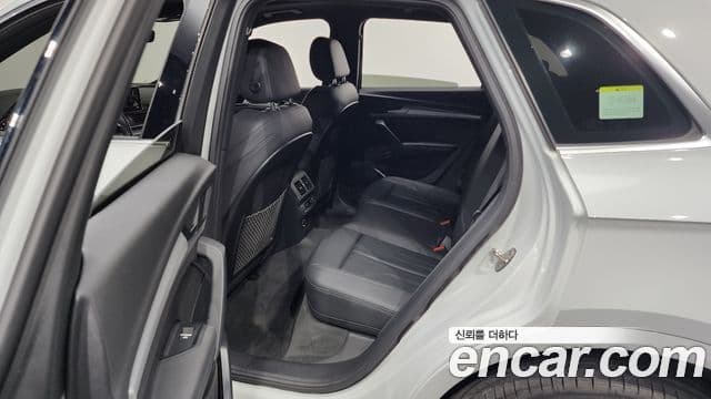Audi Q5 2020 — Şəkil 12/20