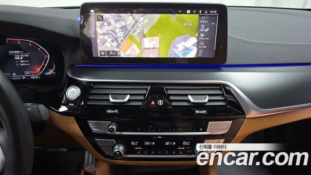 BMW 5 Series 2023 — ფოტო 14/20