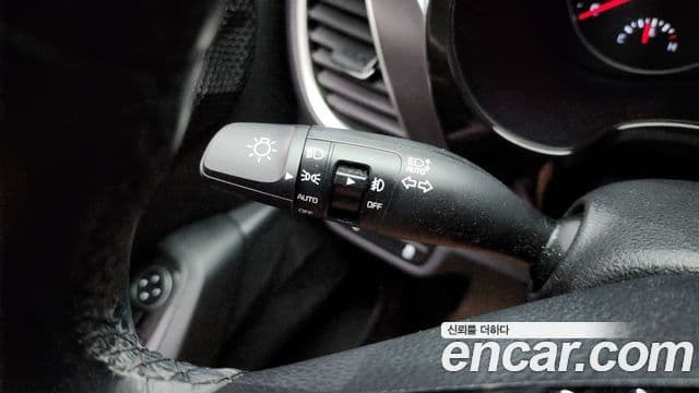 Kia Seltos 2021 — ფოტო 17/20