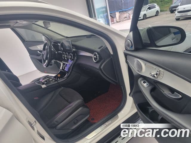 Mercedes-Benz GLC-Class 2019 — Şəkil 17/19