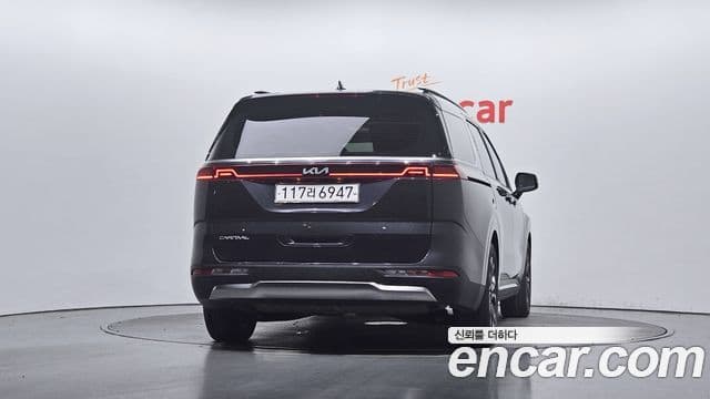 Kia Carnival 2023 — ფოტო 4/20