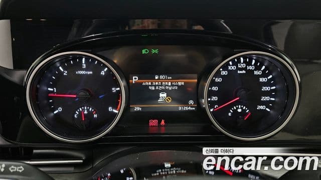 Kia Carnival 2023 — ფოტო 8/20
