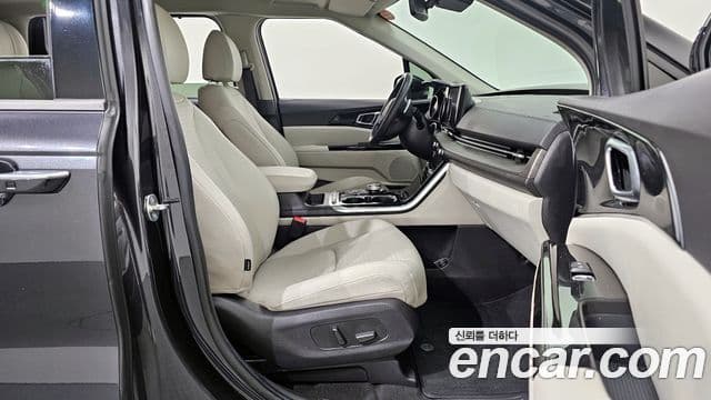 Kia Carnival 2023 — ფოტო 10/20