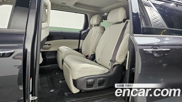 Kia Carnival 2023 — ფოტო 12/20