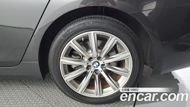 BMW 5 Series 2019 — ფოტო 4/20