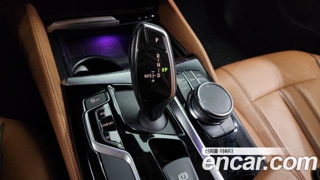 BMW 5 Series 2019 — ფოტო 8/20