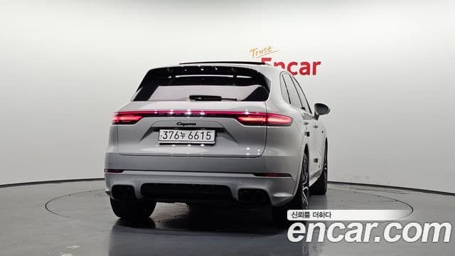 Porsche Cayenne 2021 — ფოტო 4/20