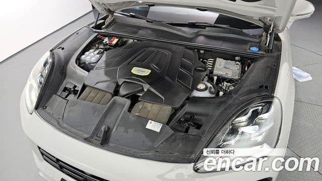 Porsche Cayenne 2021 — ფოტო 6/20