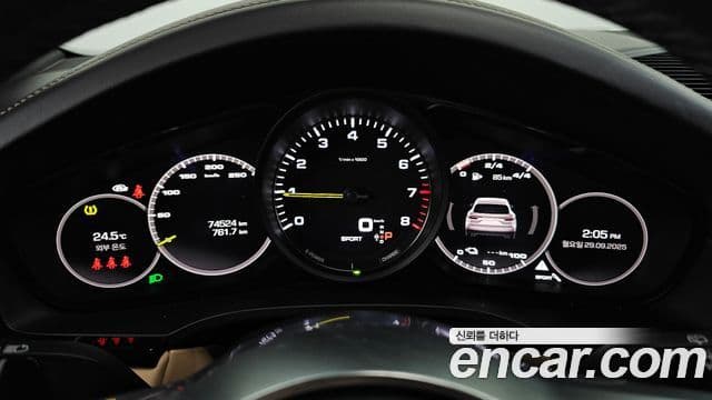 Porsche Cayenne 2021 — ფოტო 8/20