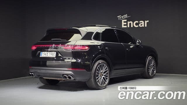 Porsche Cayenne 2023 — ფოტო 2/20