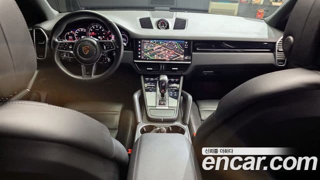 Porsche Cayenne 2023 — ფოტო 7/20
