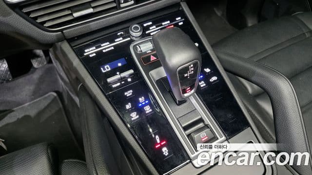 Porsche Cayenne 2023 — ფოტო 9/20