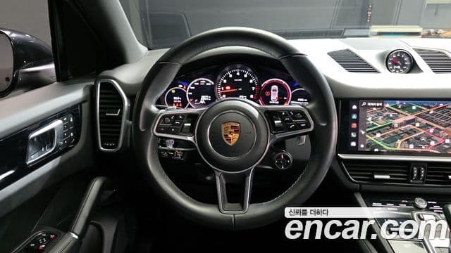 Porsche Cayenne 2023 — ფოტო 13/20