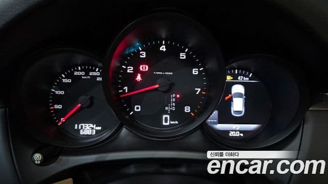 Porsche Macan 2018 — Şəkil 16/20