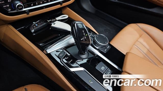 BMW 5 Series 2018 — Şəkil 9/20