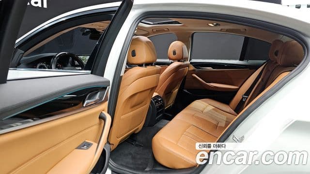 BMW 5 Series 2018 — Şəkil 12/20