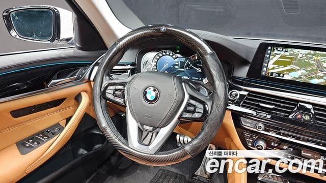 BMW 5 Series 2018 — Şəkil 13/20