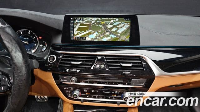 BMW 5 Series 2018 — Şəkil 14/20