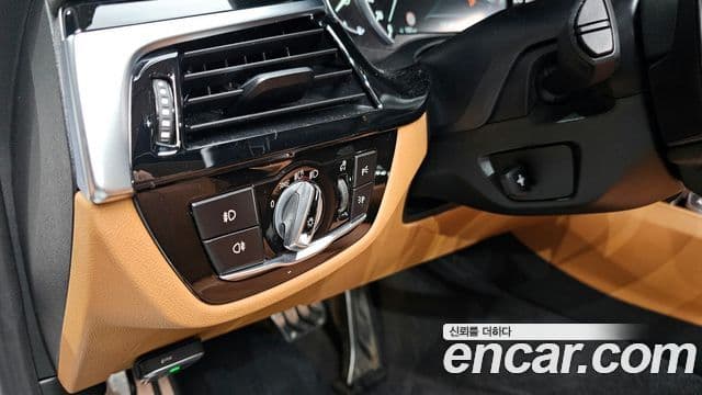 BMW 5 Series 2018 — Şəkil 16/20