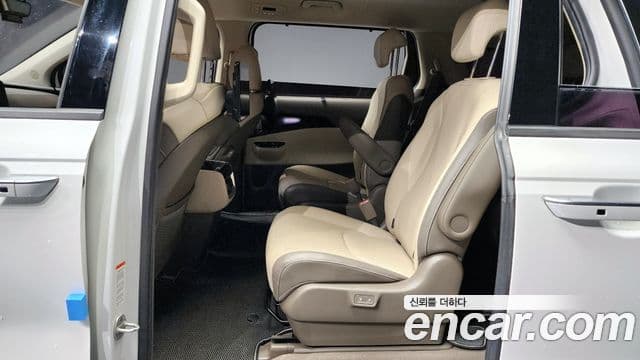 Kia Carnival 2020 — фото 12 из 20